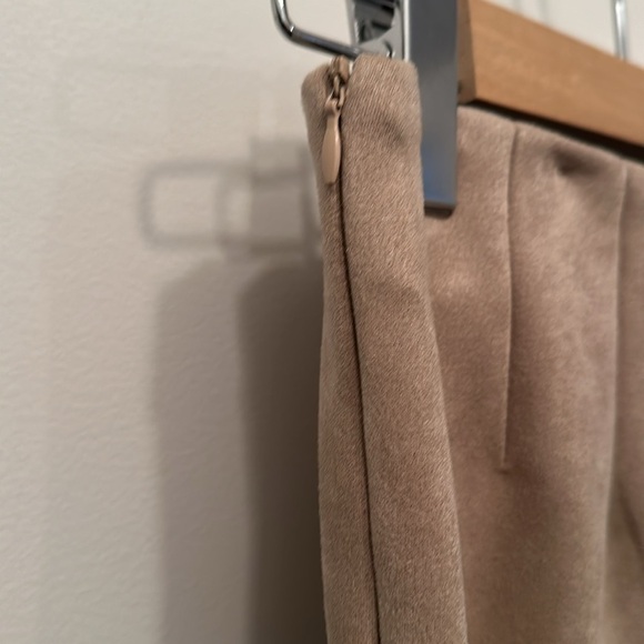Zara faux Suède beige high rise skinny pants with zipper on the side and bottom - Picture 10 of 10